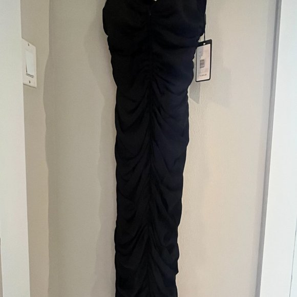 SOLD ELSEWHERE $975 - Stunning Designer DOLCE & GABBANA Gown w/ Key-Hole Cutout - Picture 6 of 14